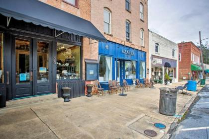 Newly Remodeled Apartment on Main Street in Saluda - image 6