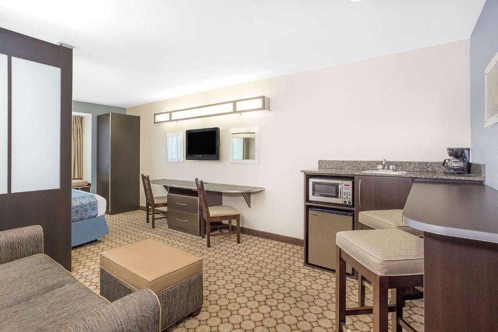 Microtel Inn and Suites San Angelo - image 5