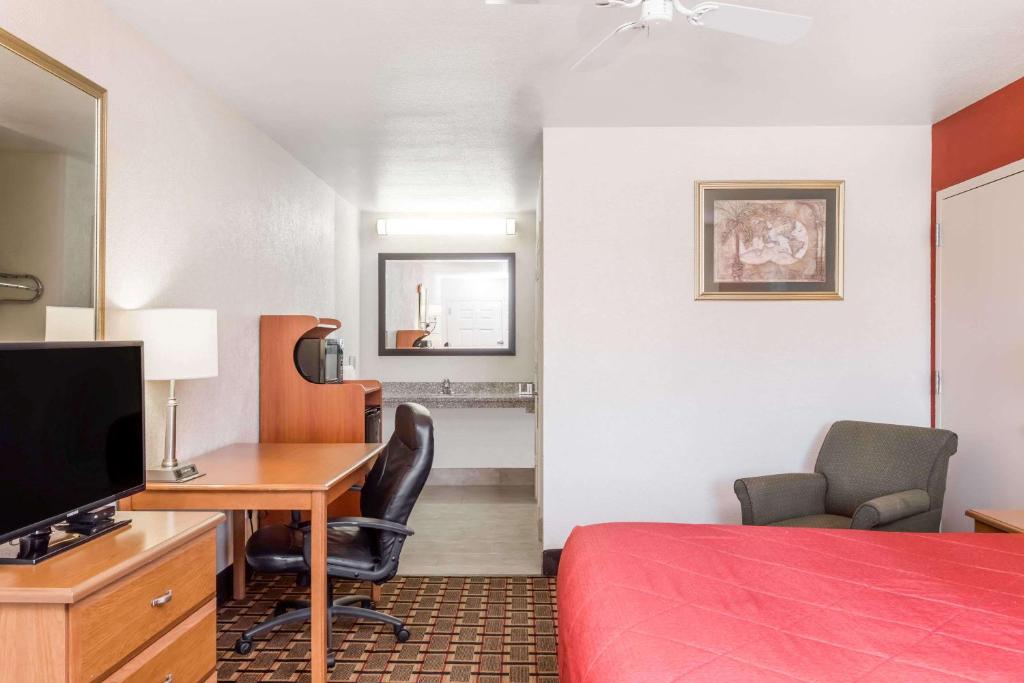 Ramada Limited San Angelo - image 5