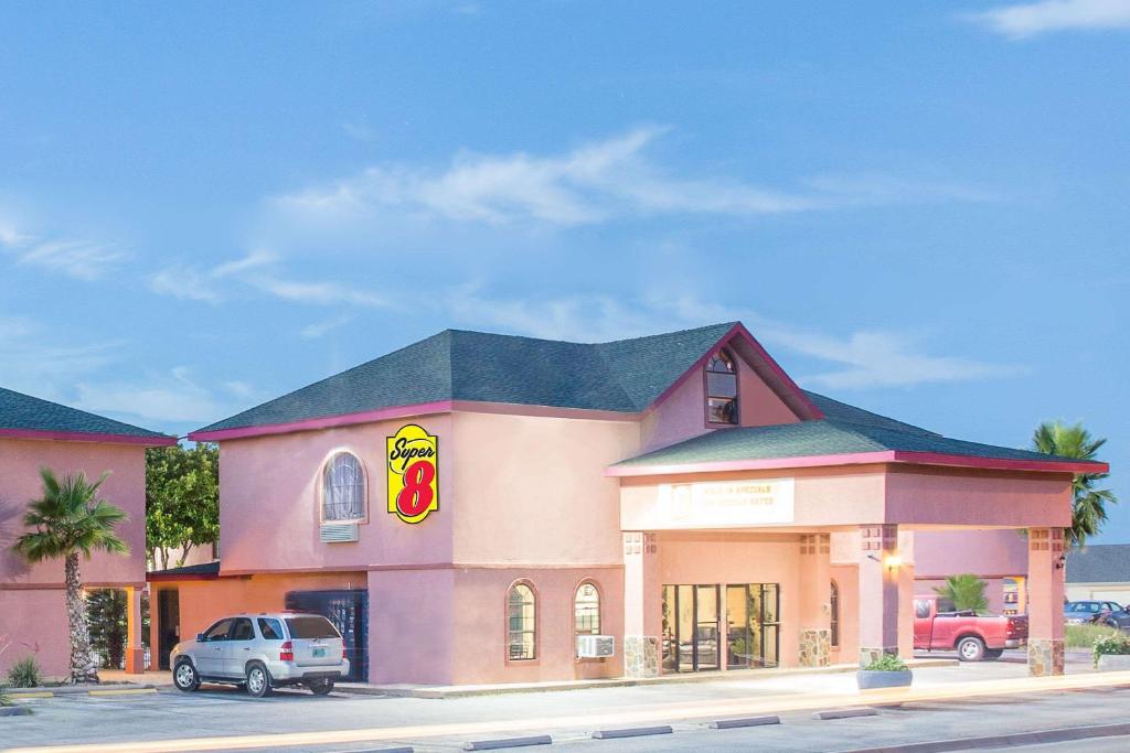 Super 8 by Wyndham San Angelo - main image