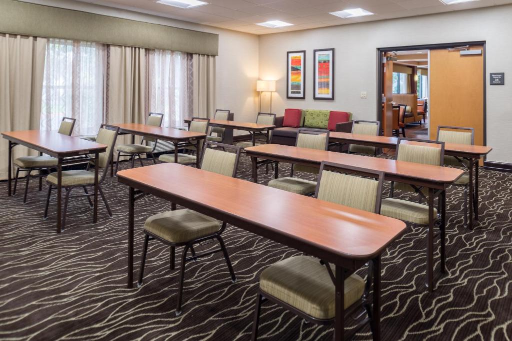 Hampton Inn San Antonio Stone Oak - image 3