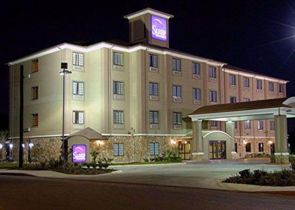 Sleep Inn and Suites at Six Flags - main image