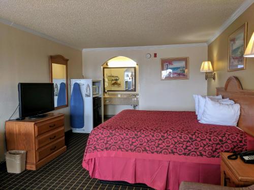 Days Inn by Wyndham San Antonio Interstate Hwy 35 North - image 3