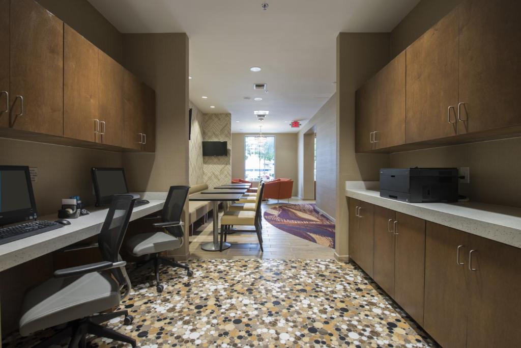 SpringHill Suites by Marriott San Antonio Downtown-Riverwalk Area - image 3