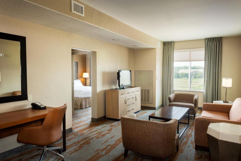 Holiday Inn San Antonio Northwest- SeaWorld Area an IHG Hotel - image 5
