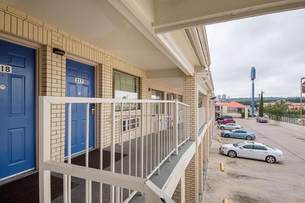 Motel 6-San Antonio TX - Fiesta Trails - image 2