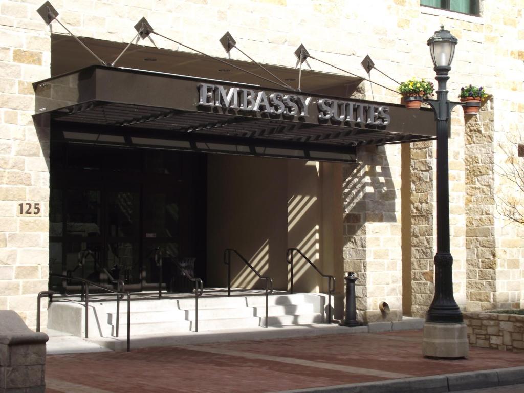 Embassy Suites San Antonio Riverwalk-Downtown - image 2