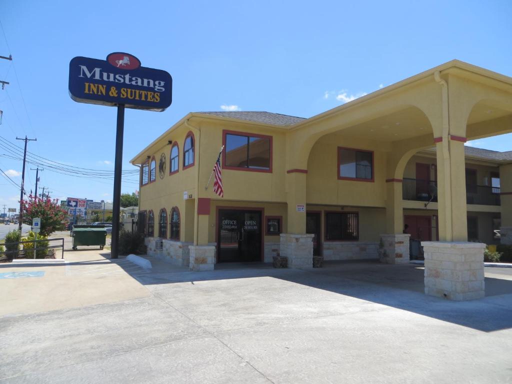 Mustang Inn and Suites - main image