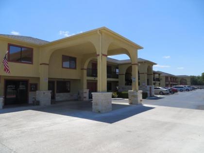 Mustang Inn and Suites - image 2