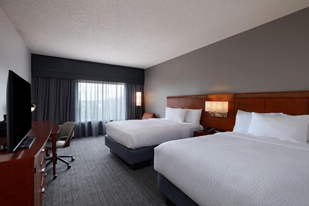 Courtyard by Marriott San Antonio Airport - image 2