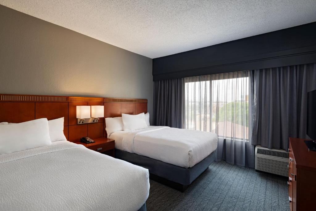 Courtyard by Marriott San Antonio Airport - image 3