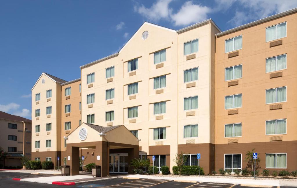 Fairfield Inn & Suites by Marriott San Antonio Airport/North Star Mall - main image