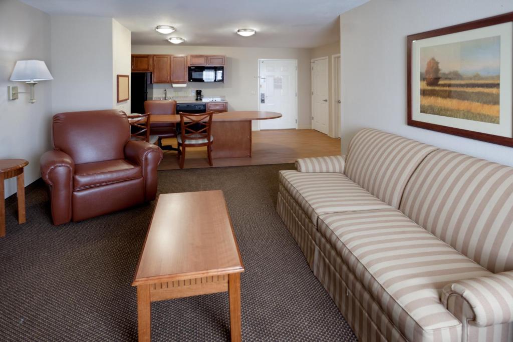 Candlewood Suites San Antonio NW Near SeaWorld an IHG Hotel - image 4