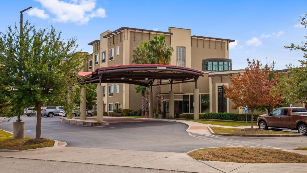 Best Western Plus Lackland Hotel and Suites. - main image