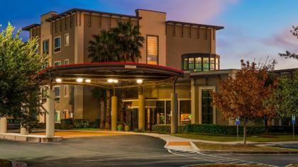 Best Western Plus Lackland Hotel and Suites. - image 5