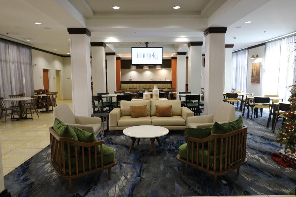 Fairfield Inn & Suites by Marriott San Antonio Downtown/Alamo Plaza - image 5