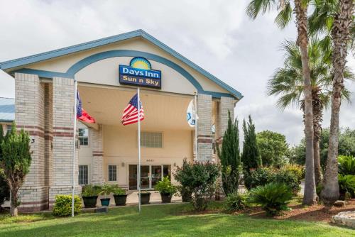 Days Inn by Wyndham San Antonio Southeast By AT&T Center - main image