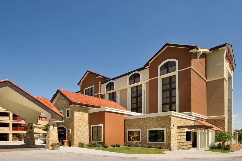 Drury Plaza Hotel San Antonio Airport - main image