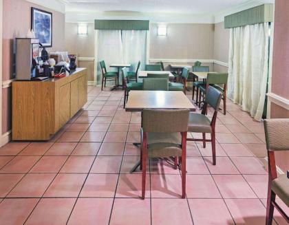 La Quinta Inn by Wyndham San Antonio Lackland - image 3