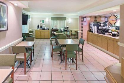 La Quinta Inn by Wyndham San Antonio Lackland - image 5