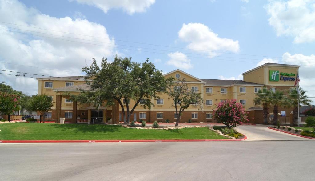 Holiday Inn Express Hotel & Suites San Antonio-Airport North an IHG Hotel - main image