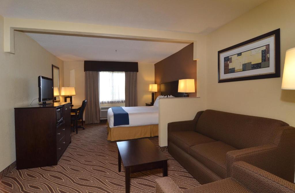 Holiday Inn Express Hotel & Suites San Antonio-Airport North an IHG Hotel - image 2