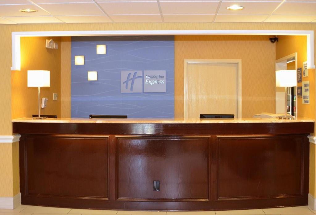 Holiday Inn Express Hotel & Suites San Antonio-Airport North an IHG Hotel - image 3