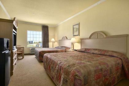 Super 8 by Wyndham San Antonio/Alamodome Area - image 5