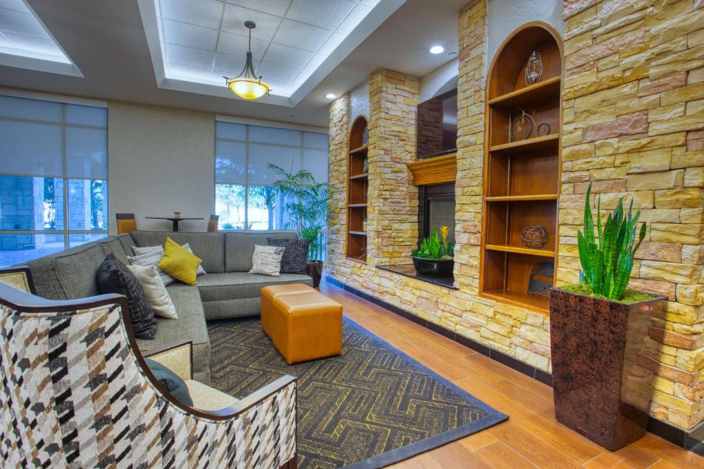 Drury Inn & Suites San Antonio Near La Cantera - image 3