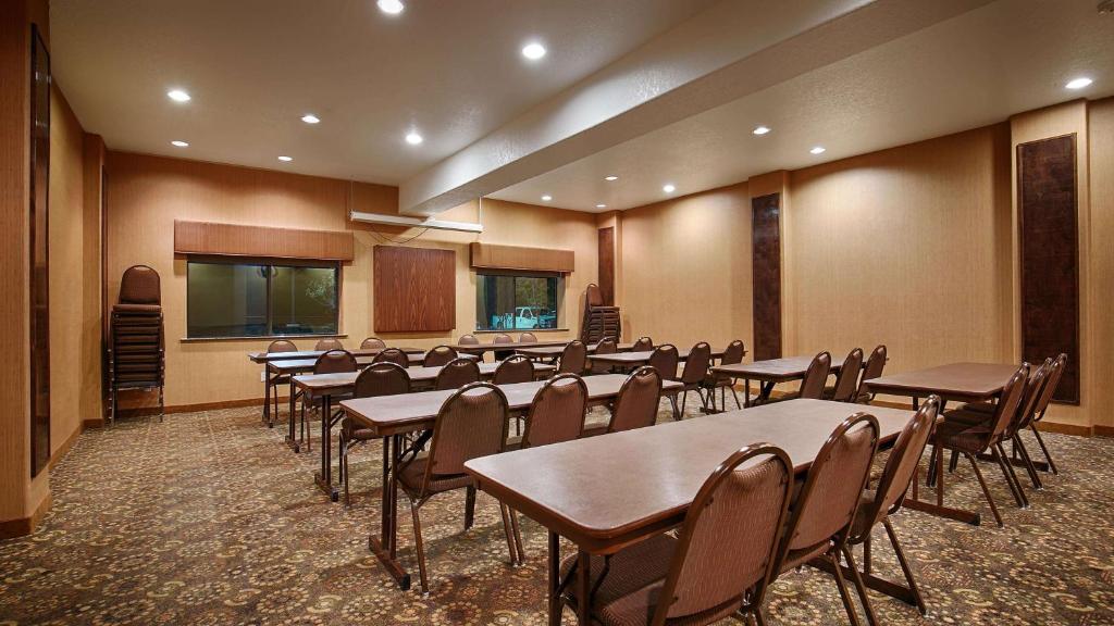 Best Western Plus Palo Alto Inn and Suites - image 2