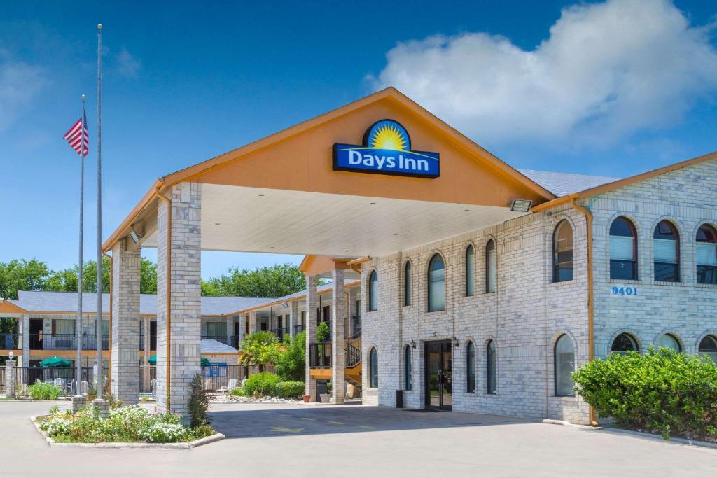 Days Inn Windcrest by Wyndham San Antonio - main image