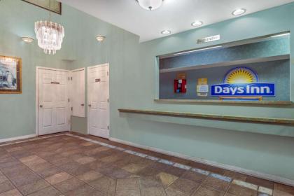 Days Inn Windcrest by Wyndham San Antonio - image 4