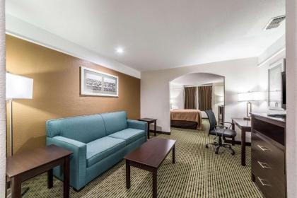 Quality Inn & Suites SeaWorld North - image 2