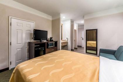 Quality Inn & Suites SeaWorld North - image 3