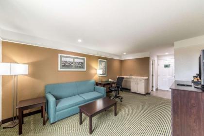 Quality Inn & Suites SeaWorld North - image 5