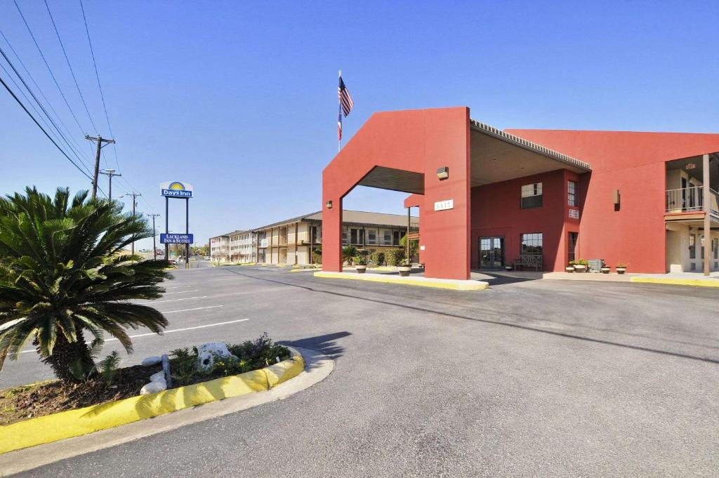 Deluxe Inn San Antonio Near Lackland AFB - main image