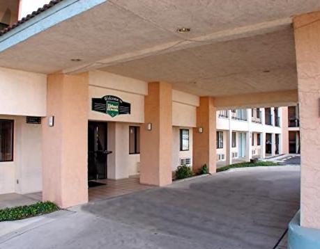 Hallmark Inn and Suites - image 2