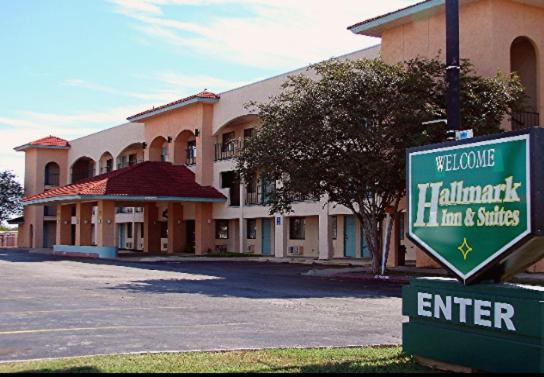 Hallmark Inn and Suites - image 4