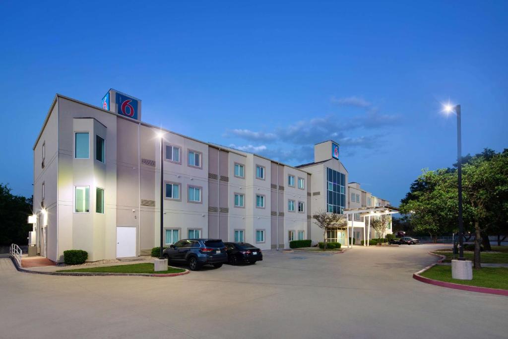 Motel 6-San Antonio TX - Airport - image 2