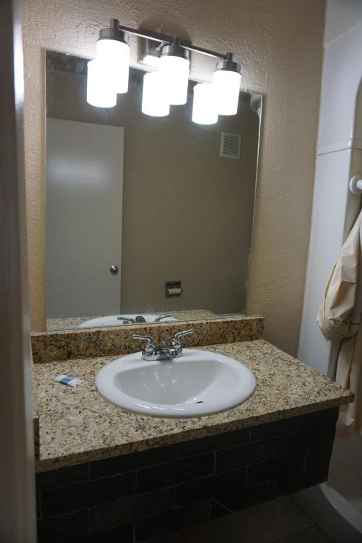 Super Suite Inn San Antonio North - image 3