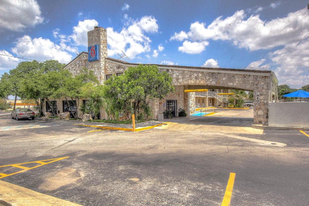 Motel 6-San Antonio TX - Northwest Medical Center - image 2