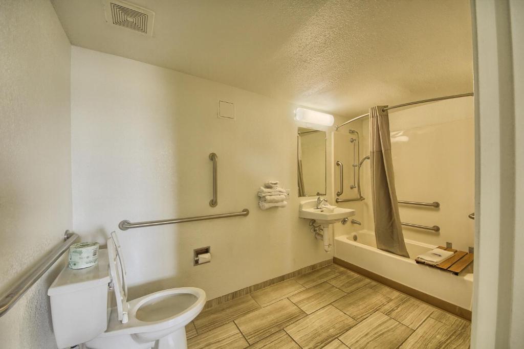 Motel 6-San Antonio TX - Northwest Medical Center - image 4