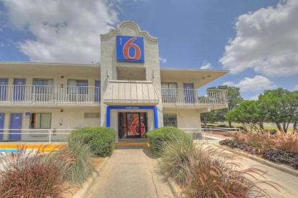 motel 6 San Antonio tX   Fiesta