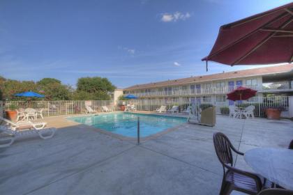 Motel 6-San Antonio TX - Fiesta - image 3