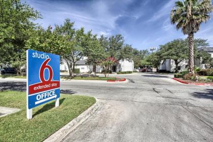 Studio 6-San Antonio TX - Medical Center - image 3