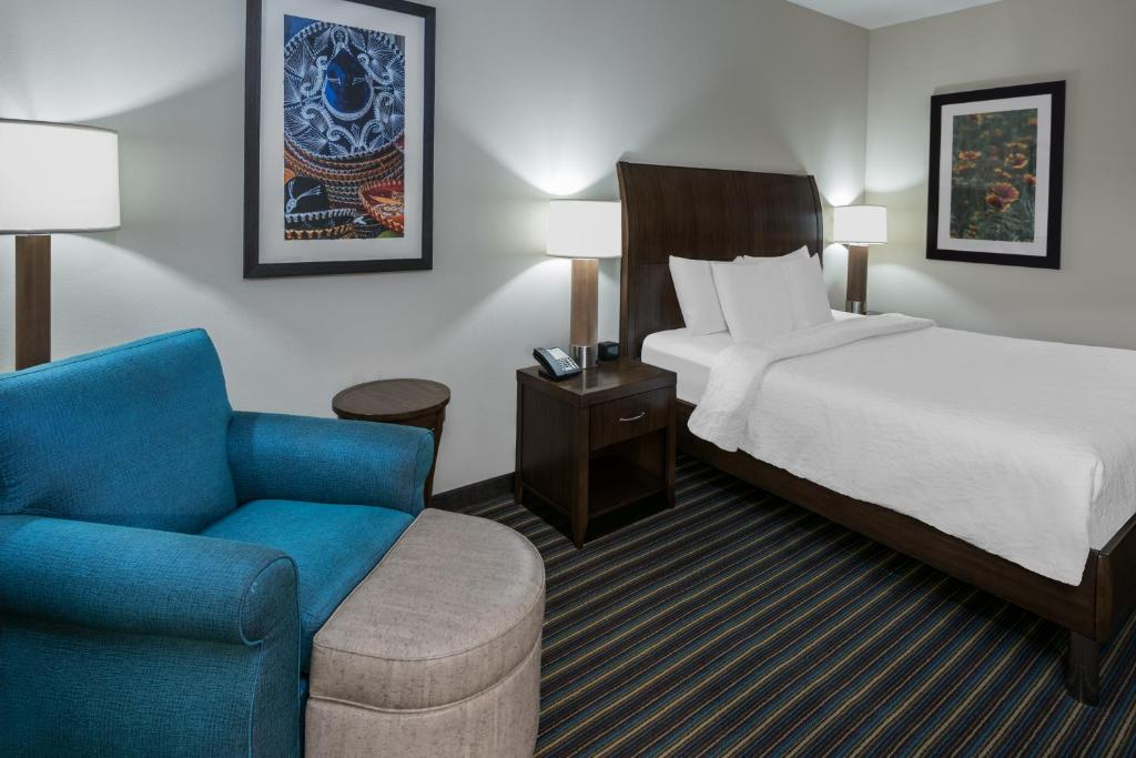 Hilton Garden Inn San Antonio/Rim Pass Drive - image 4