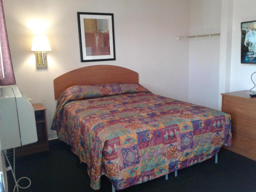 InTown Suites Extended Stay San Antonio TX- Perrin Beitel Road - image 5