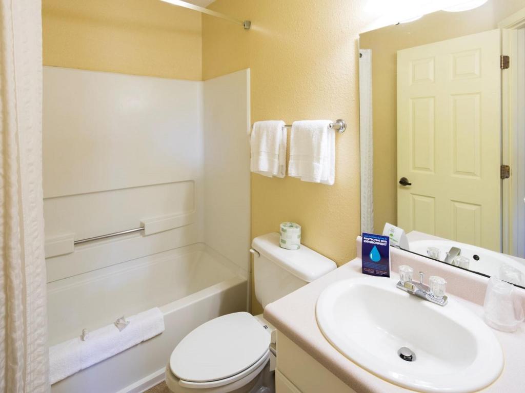 InTown Suites Extended Stay San Antonio TX- Culebra Road - image 4