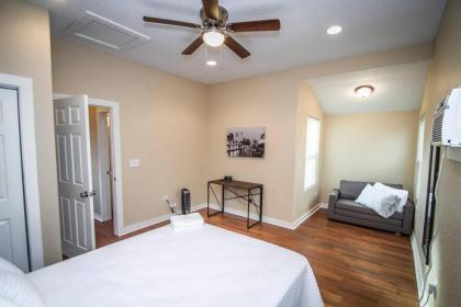 Douglas Way Remodeled House Near Downtown 1BA/1BA - image 3