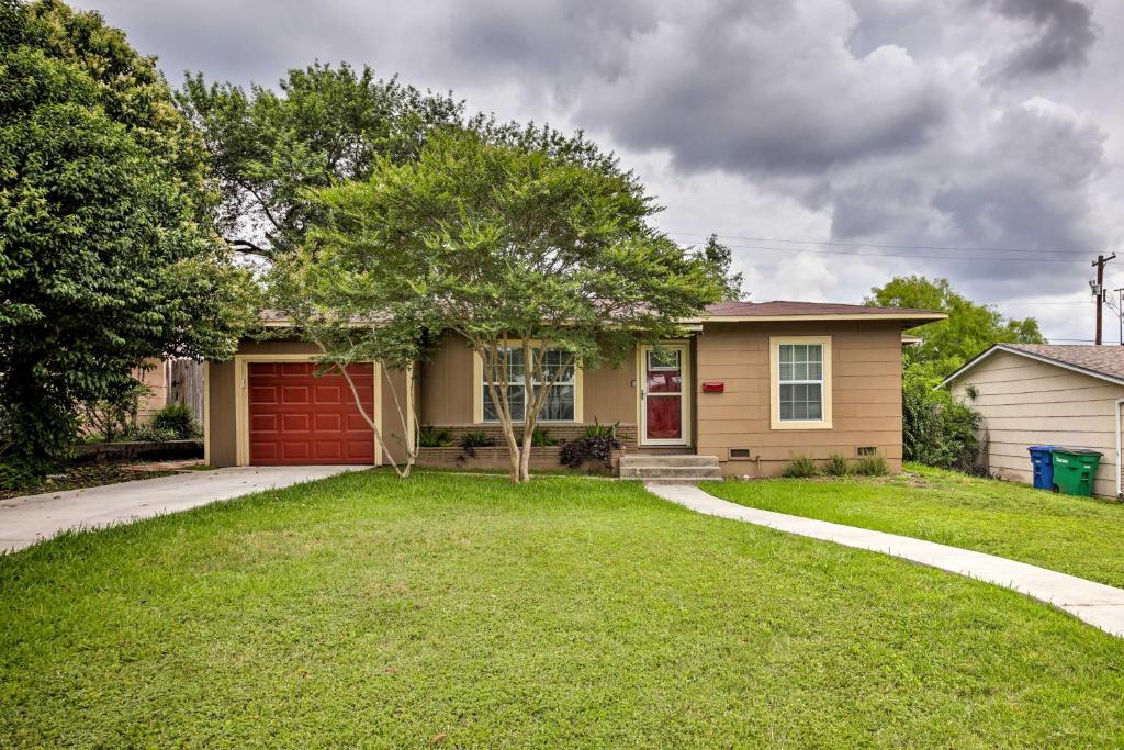 San Antonio House about 3 Miles to Brackenridge Park! - image 2